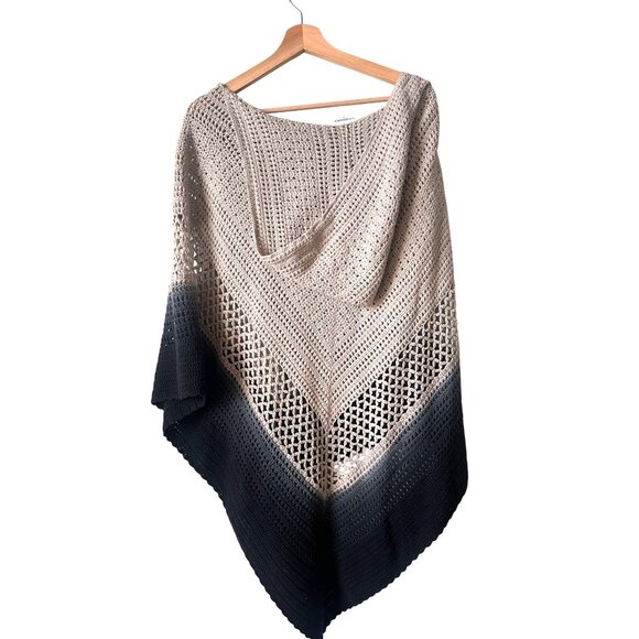 Lisa Maree REVOLVE Days End Crochet Hooded Poncho Size L Grey - Picture 2 of 7